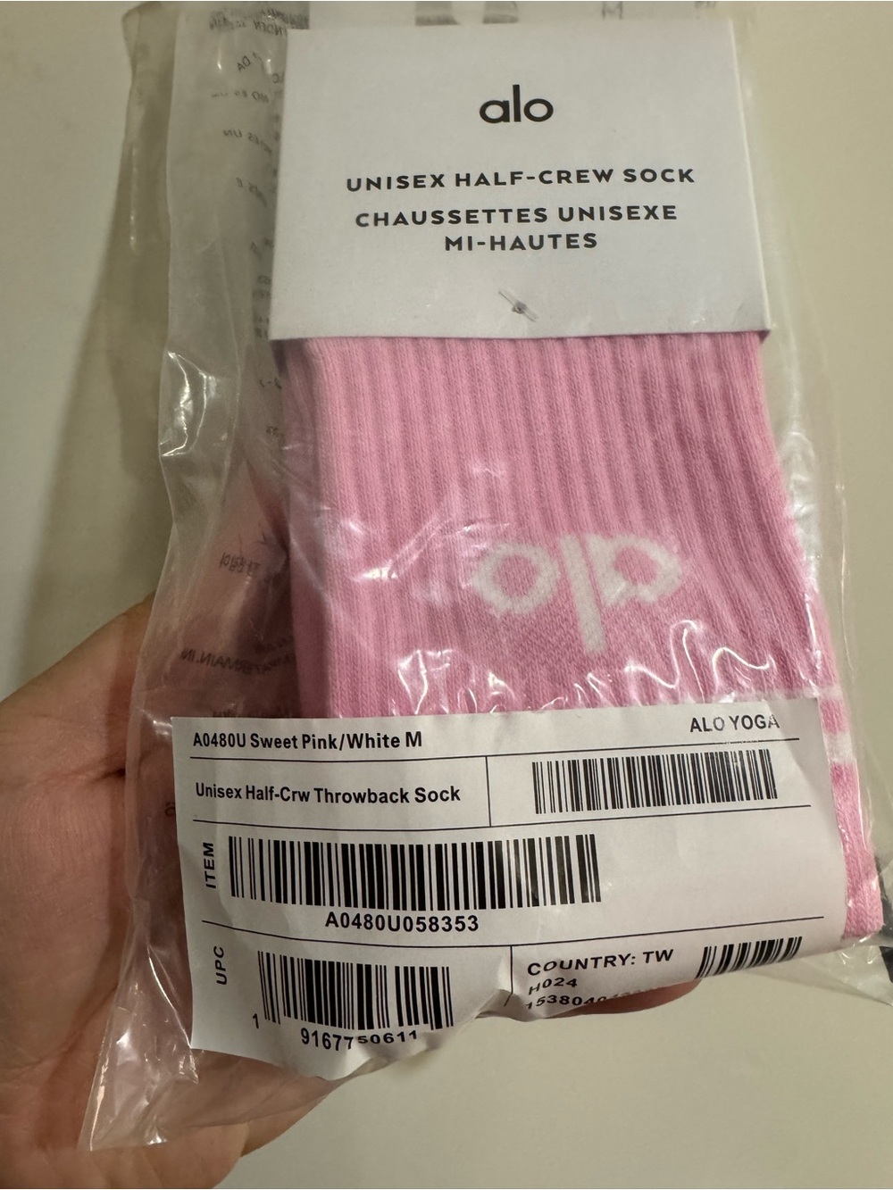 ALO Yoga Sweet Pink half-crew socks (unisex) size M - Picture 3 of 4
